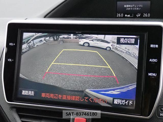Toyota VOXY 2017-10 7061315-9