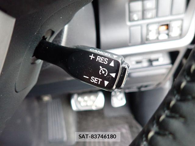 Toyota VOXY 2017-10 7061315-10