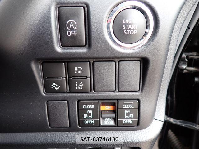 Toyota VOXY 2017-10 7061315-11