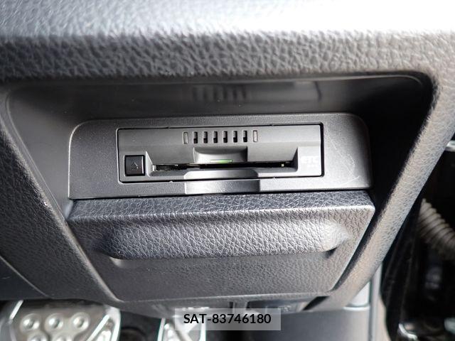 Toyota VOXY 2017-10 7061315-12