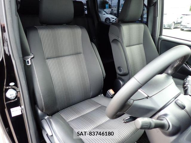 Toyota VOXY 2017-10 7061315-16