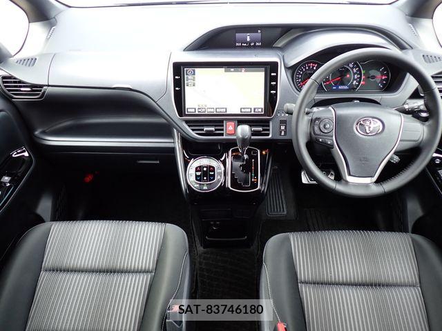 Toyota VOXY 2017-10 7061315-1
