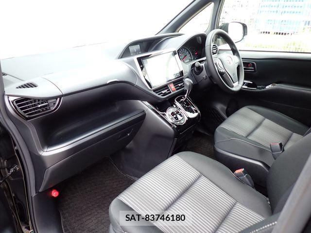 Toyota VOXY 2017-10 7061315-19