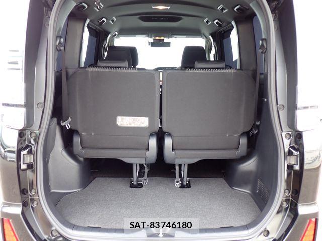 Toyota VOXY 2017-10 7061315-24