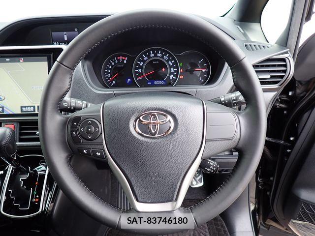 Toyota VOXY 2017-10 7061315-25