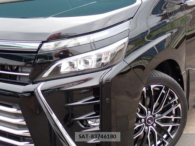 Toyota VOXY 2017-10 7061315-3