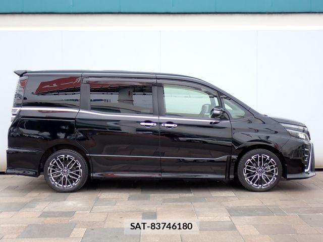 Toyota VOXY 2017-10 7061315-6