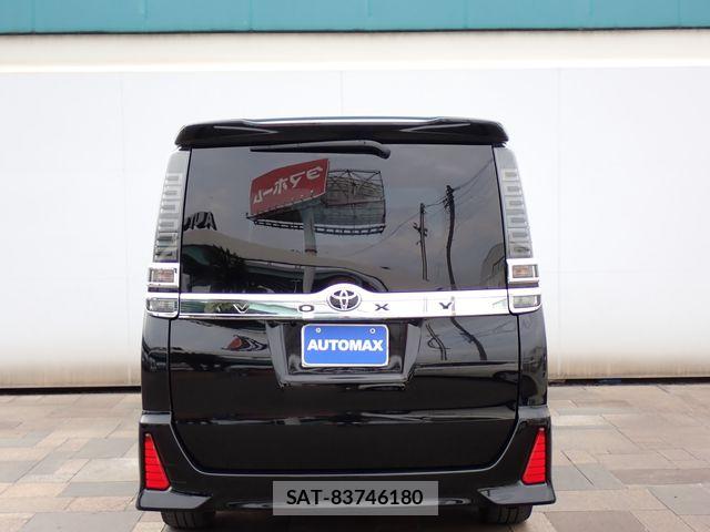 Toyota VOXY 2017-10 7061315-7