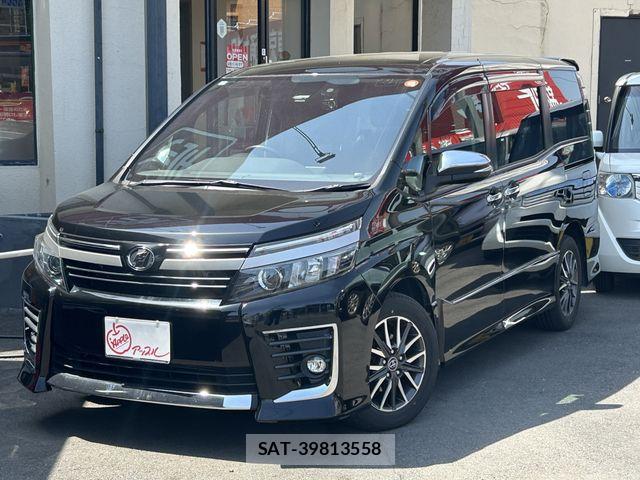 Toyota VOXY 2017-05 7061320-0