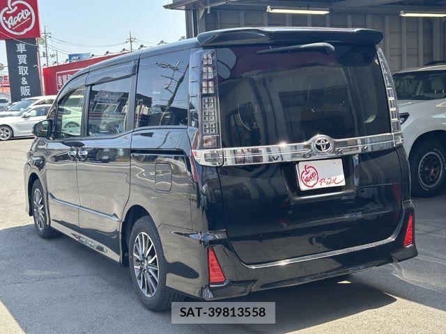Toyota VOXY 2017-05 7061320-9