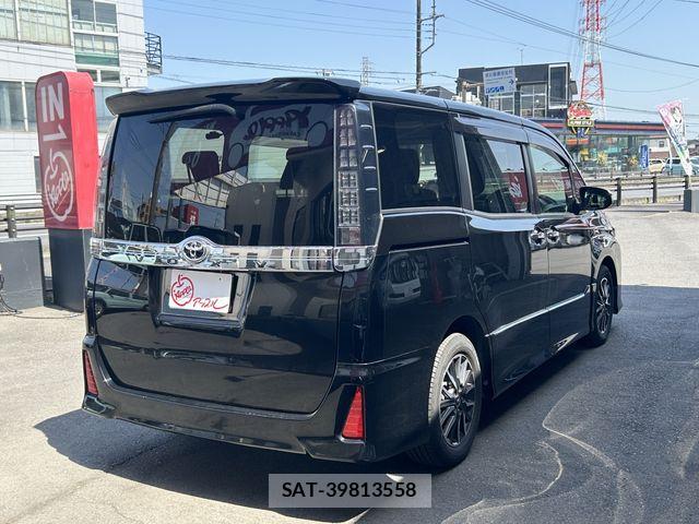 Toyota VOXY 2017-05 7061320-10