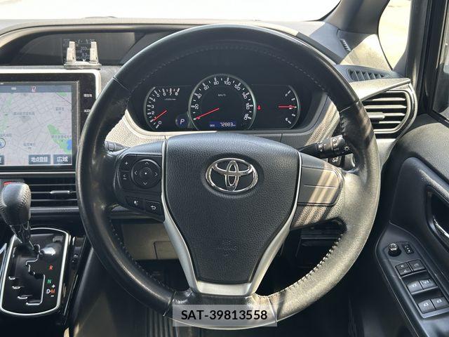 Toyota VOXY 2017-05 7061320-12