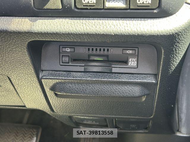 Toyota VOXY 2017-05 7061320-16