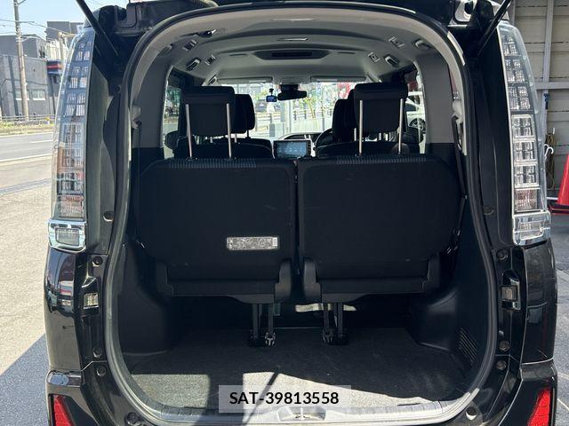 Toyota VOXY 2017-05 7061320-17