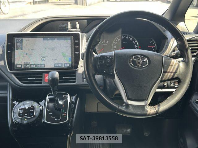 Toyota VOXY 2017-05 7061320-1