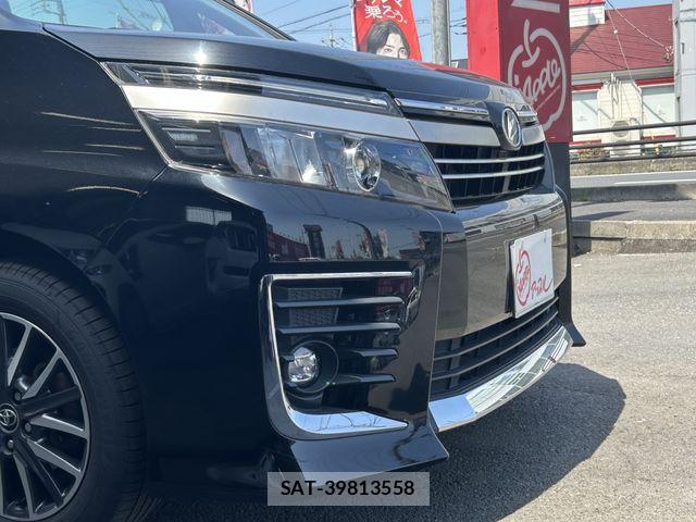 Toyota VOXY 2017-05 7061320-21