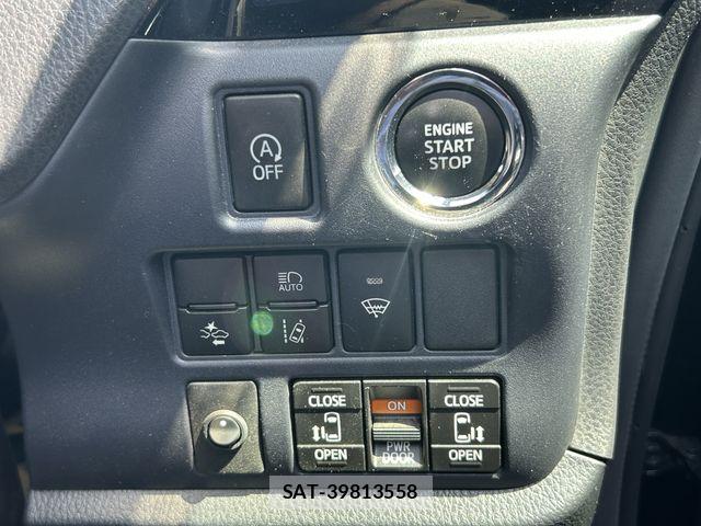 Toyota VOXY 2017-05 7061320-26