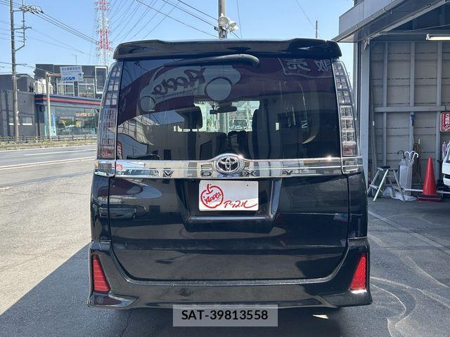 Toyota VOXY 2017-05 7061320-2