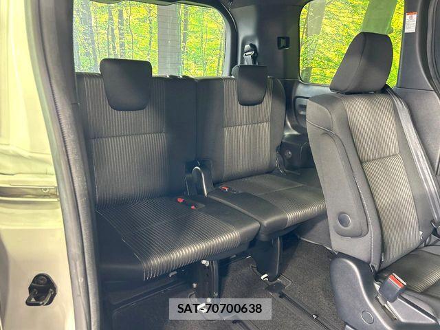 Toyota VOXY 2018-06 7061314-9