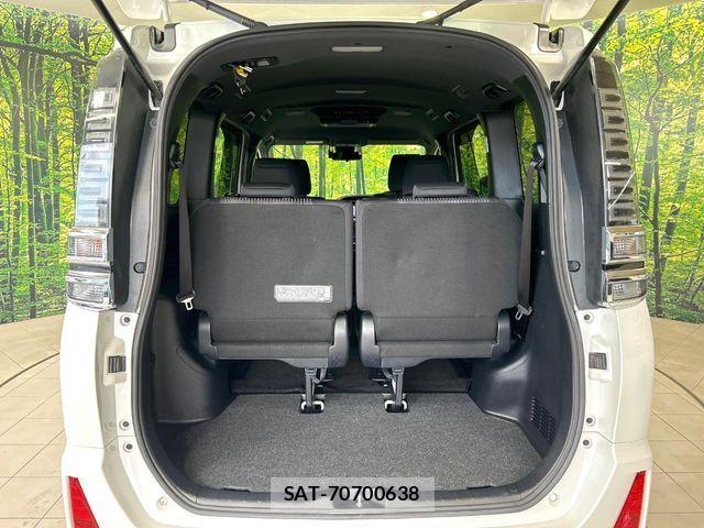 Toyota VOXY 2018-06 7061314-10