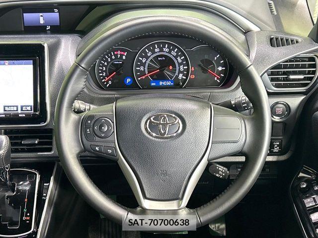 Toyota VOXY 2018-06 7061314-11