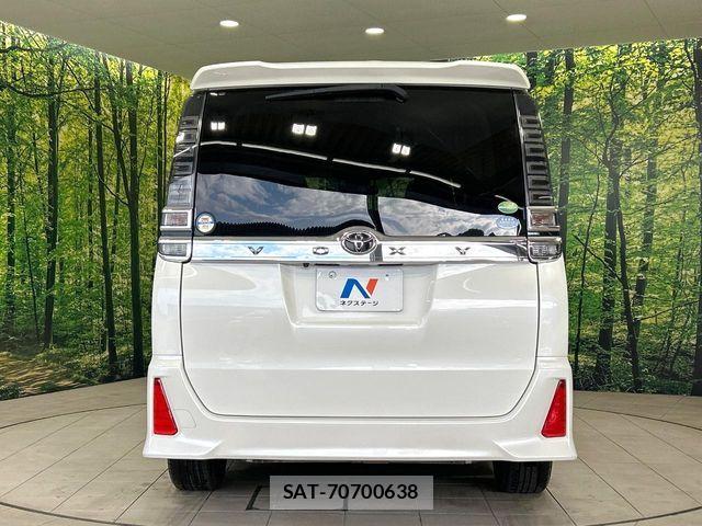 Toyota VOXY 2018-06 7061314-15