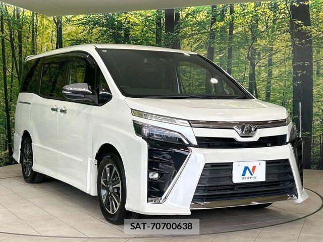 Toyota VOXY 2018-06 7061314-16
