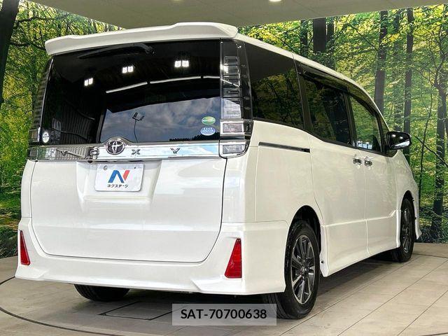 Toyota VOXY 2018-06 7061314-17