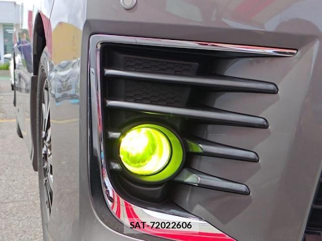Toyota VOXY 2017-05 7061316-9