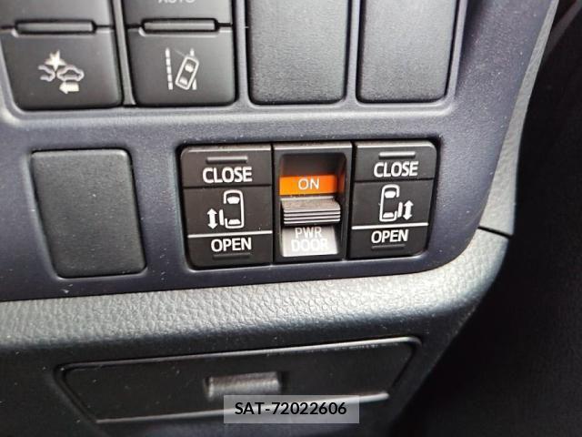 Toyota VOXY 2017-05 7061316-17