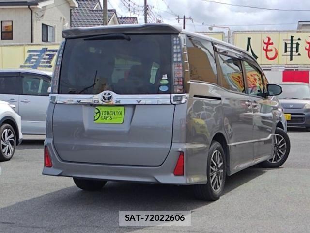 Toyota VOXY 2017-05 7061316-1