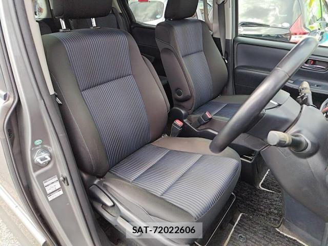 Toyota VOXY 2017-05 7061316-20