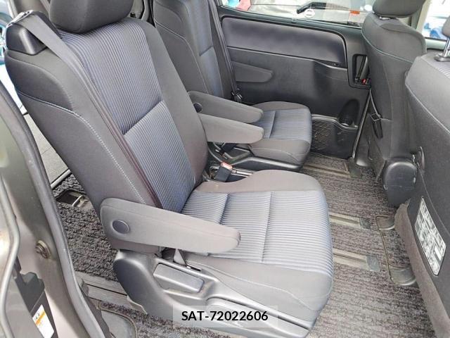 Toyota VOXY 2017-05 7061316-22