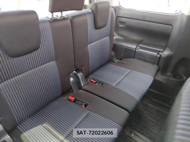 Toyota VOXY 2017-05 7061316-23
