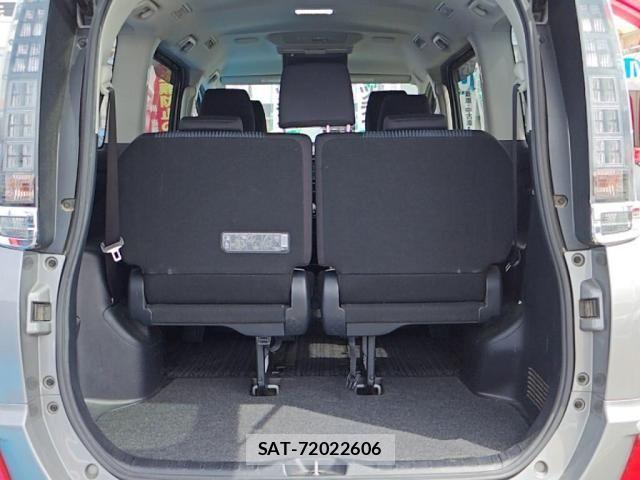 Toyota VOXY 2017-05 7061316-24
