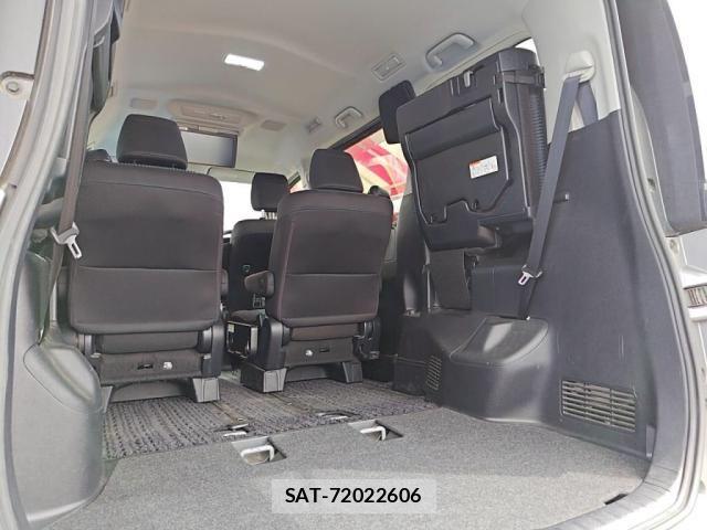 Toyota VOXY 2017-05 7061316-27