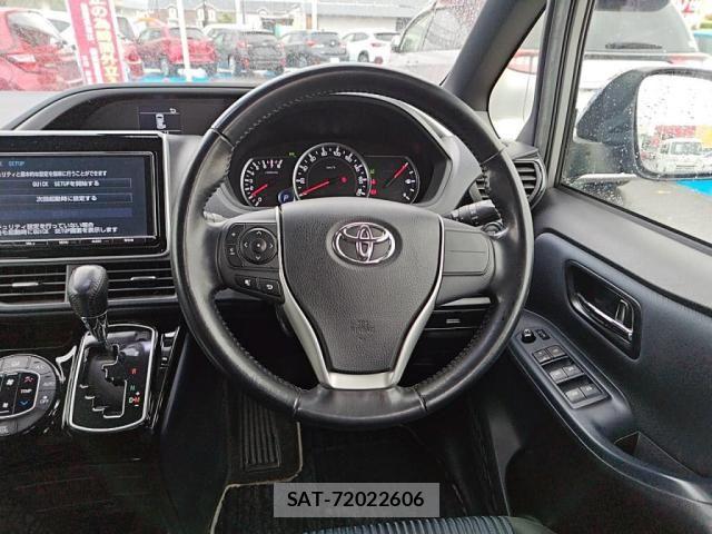 Toyota VOXY 2017-05 7061316-2
