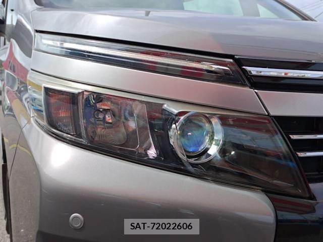 Toyota VOXY 2017-05 7061316-8