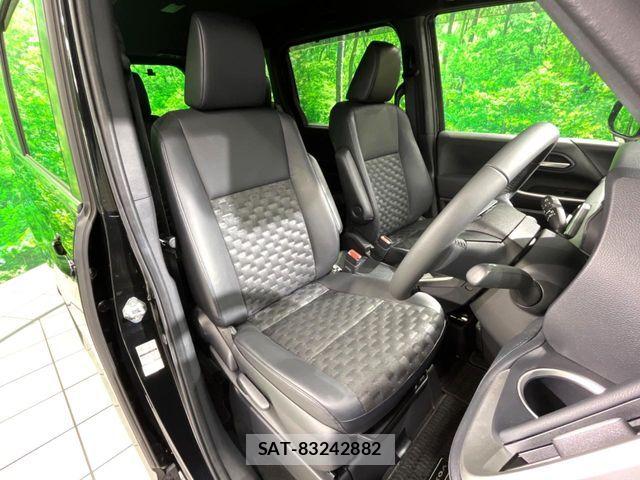 Toyota VOXY 2023-10 7061302-9