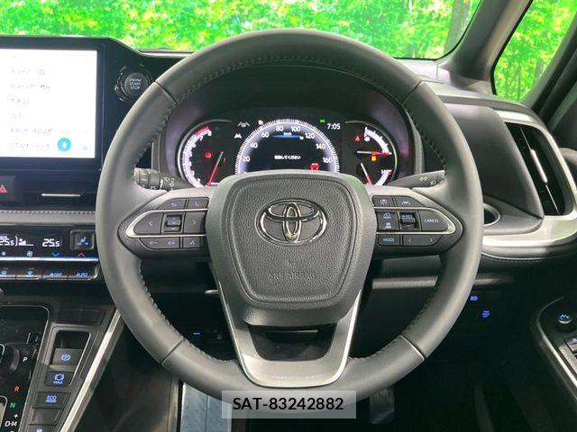 Toyota VOXY 2023-10 7061302-13