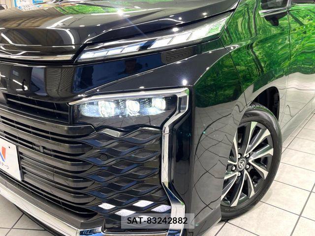 Toyota VOXY 2023-10 7061302-14