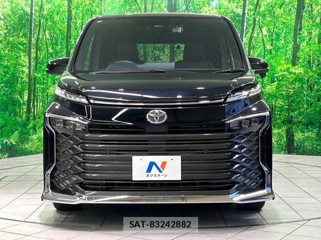 Toyota VOXY 2023-10 7061302-16