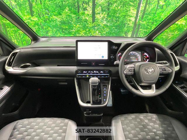Toyota VOXY 2023-10 7061302-1
