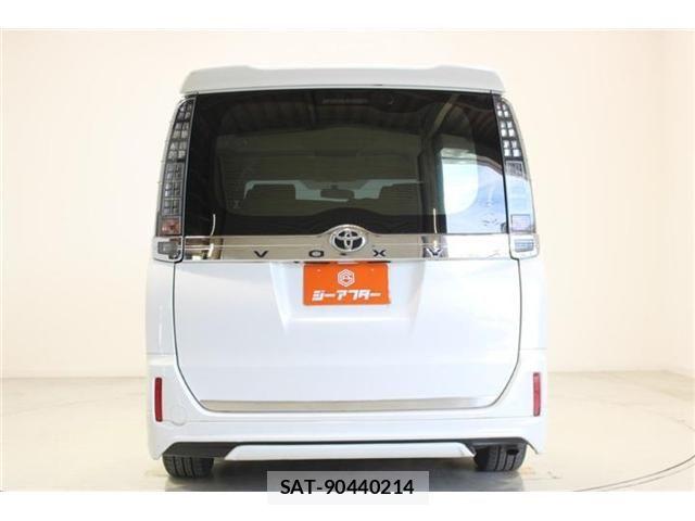 Toyota VOXY 2015-10 7061325-10