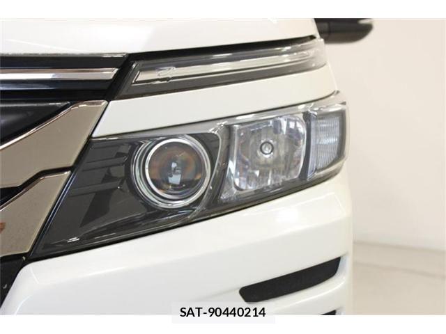 Toyota VOXY 2015-10 7061325-14