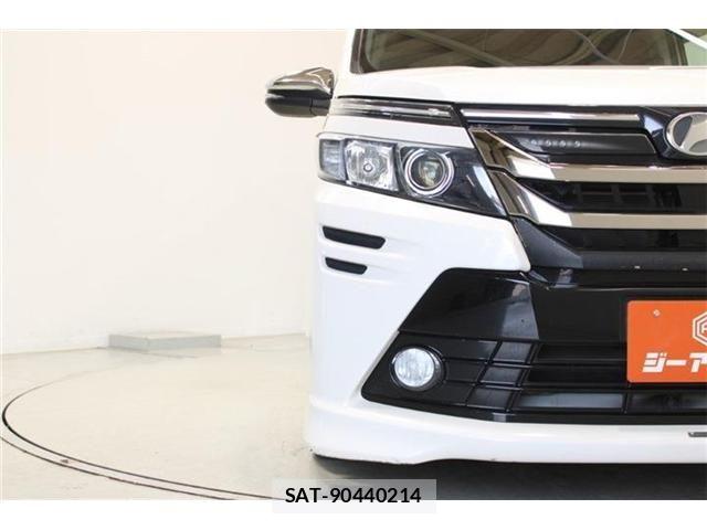Toyota VOXY 2015-10 7061325-15