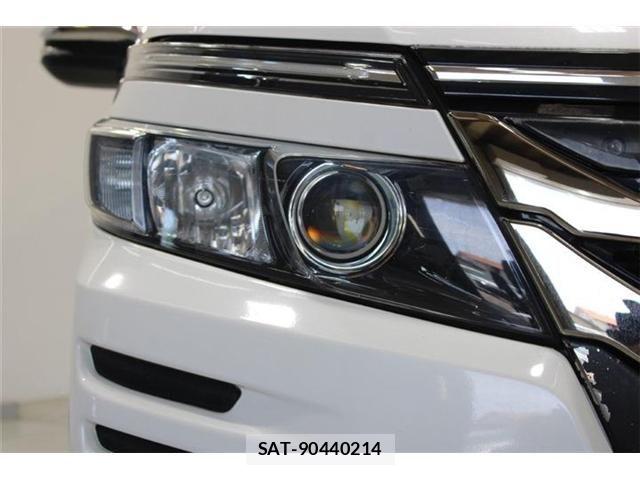 Toyota VOXY 2015-10 7061325-16