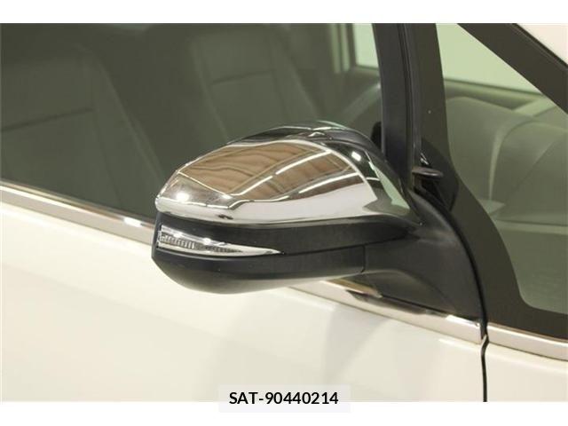 Toyota VOXY 2015-10 7061325-20