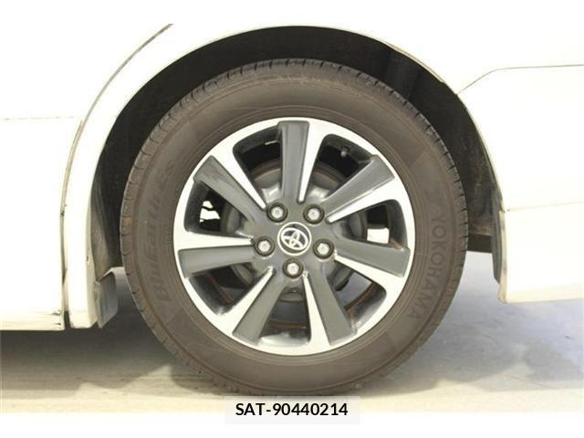 Toyota VOXY 2015-10 7061325-23