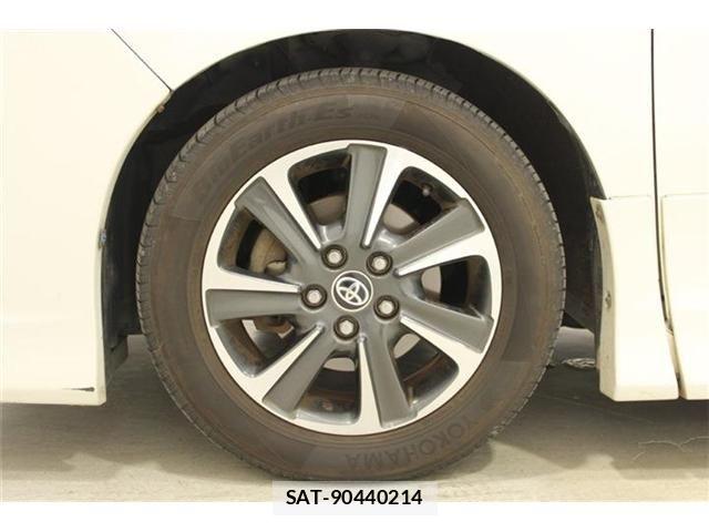 Toyota VOXY 2015-10 7061325-24